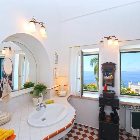 Sleeps 2 Air Con Wifi Praiano