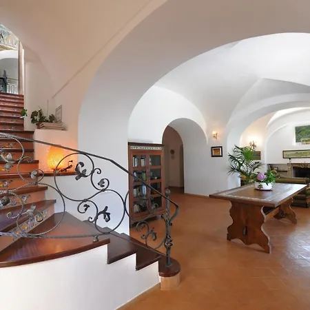Sleeps 2 Air Con Wifi Casa vacanze Praiano